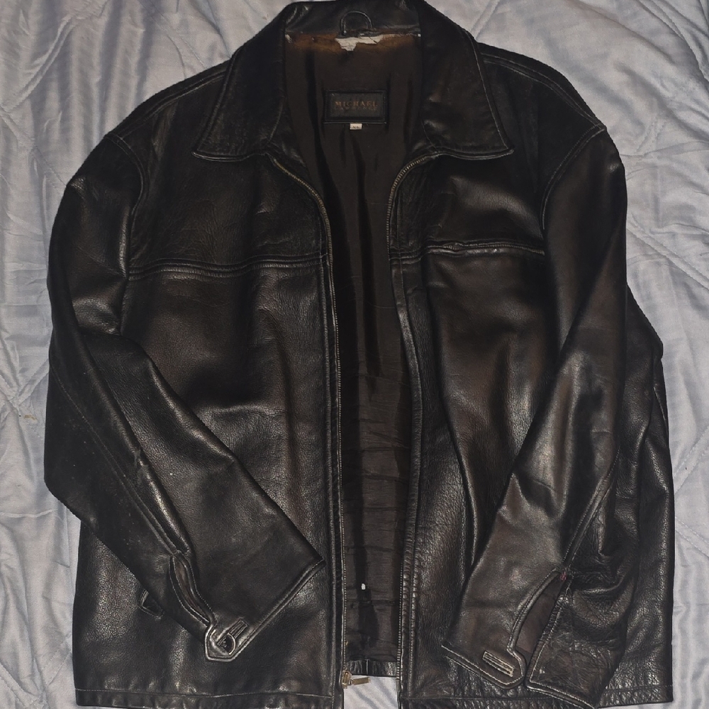 Men's Black Leather Bomber Jacket — Classic Zip Front